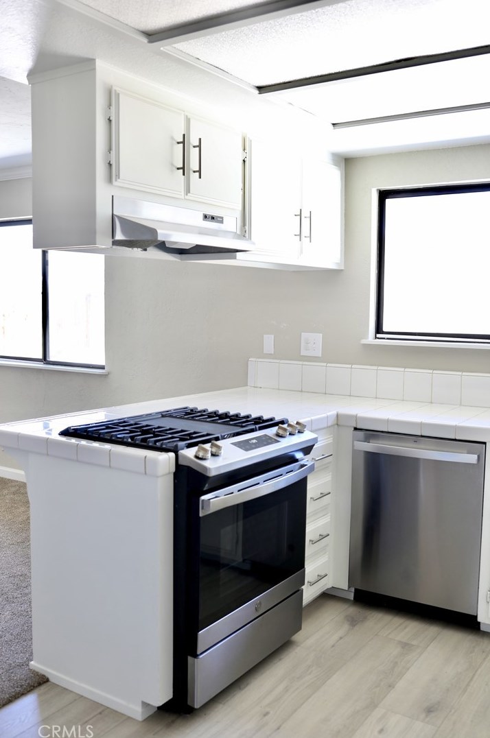 19030 Sheffield St, Hesperia CA  92345-6754 exterior