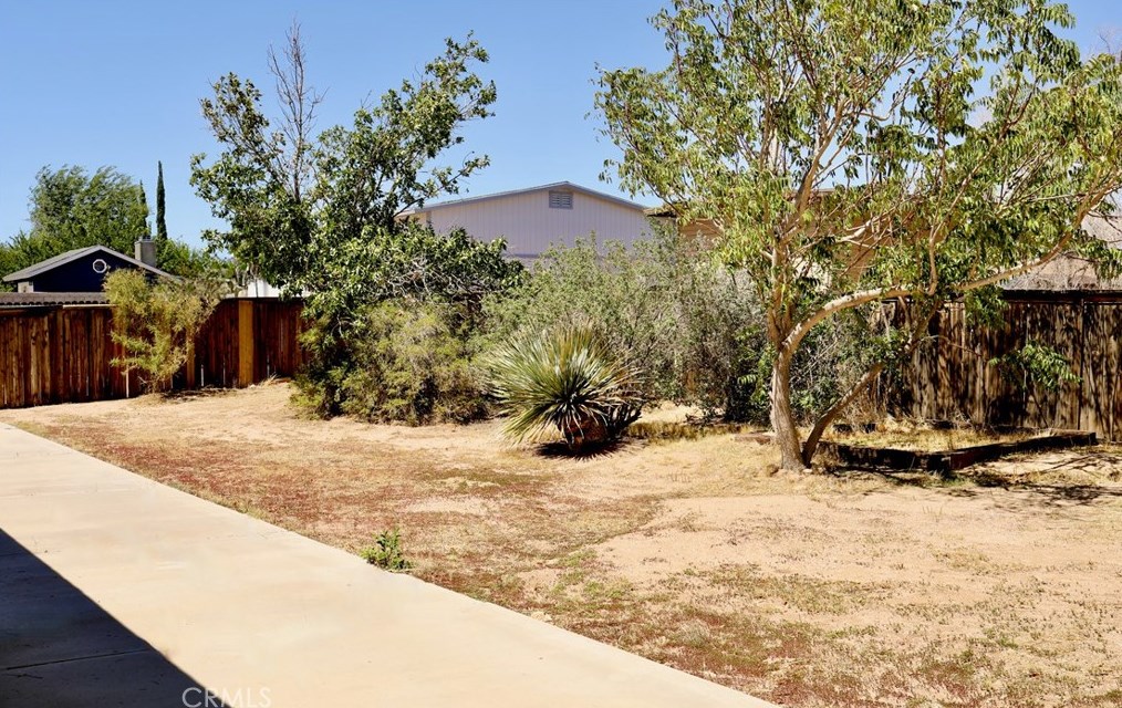 19030 Sheffield St, Hesperia CA  92345-6754 exterior