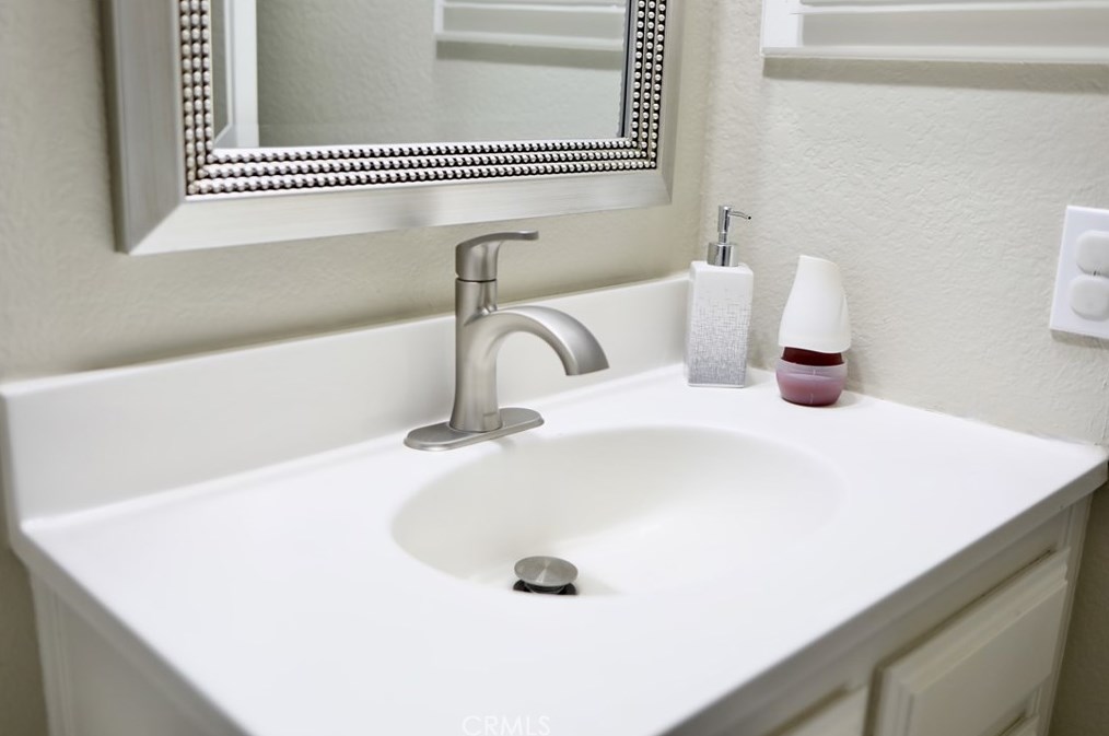 19030 Sheffield St, Hesperia CA  92345-6754 exterior