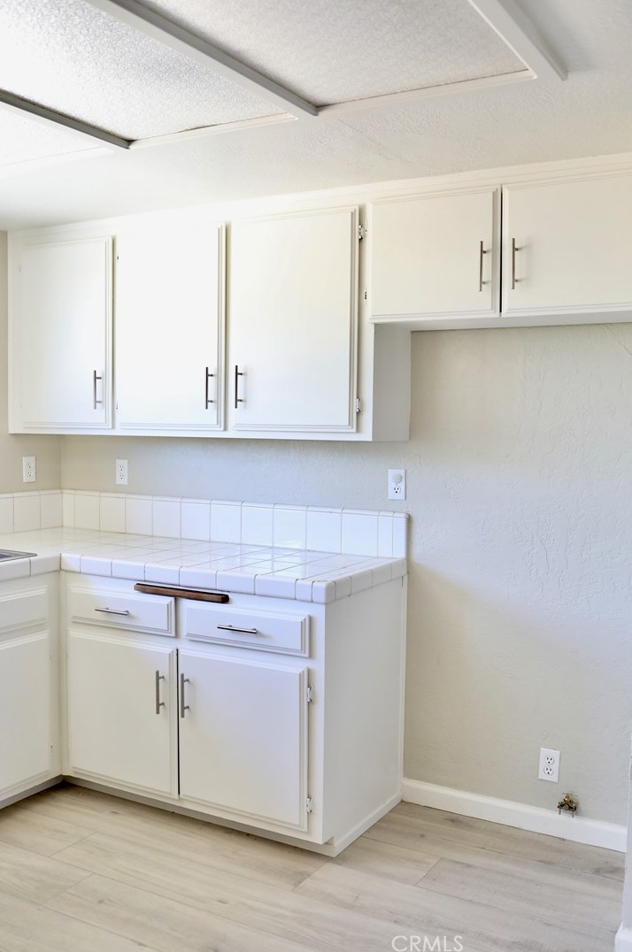 19030 Sheffield St, Hesperia CA  92345-6754 exterior