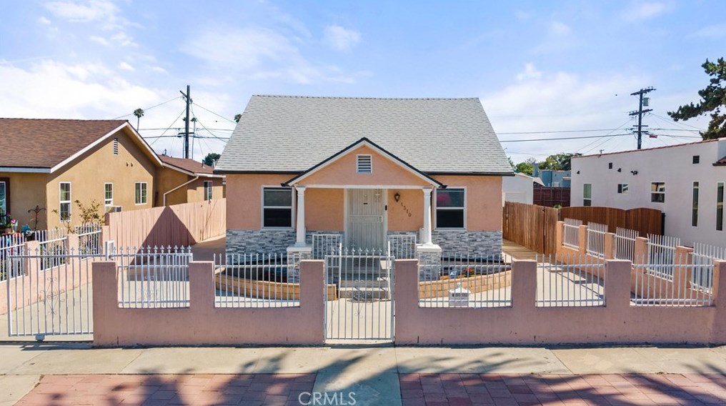 1310 84th St, Los Angeles, CA 90044-2212