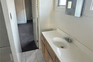 1144 E 68th, Los Angeles, CA 90001 - Photo 4