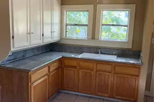 250 W 49th St, Los Angeles, CA 90037 - Photo 4