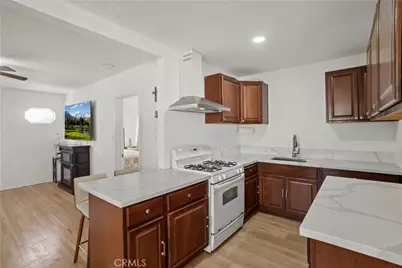 300 . W Hillsdale, Inglewood, CA 90302 - Photo 6