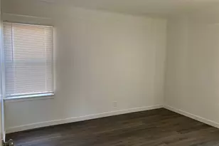 302 W 107th St, Los Angeles, CA 90003 - Photo 6