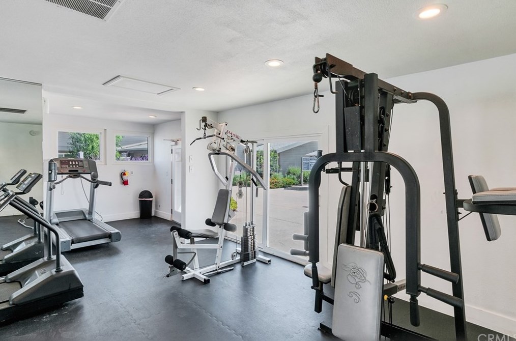 1550 Rimpau Ave, Corona CA  92881-3204 exterior