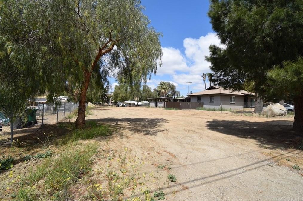 13635 Oliver St, Moreno Valley CA  92555-5621 exterior