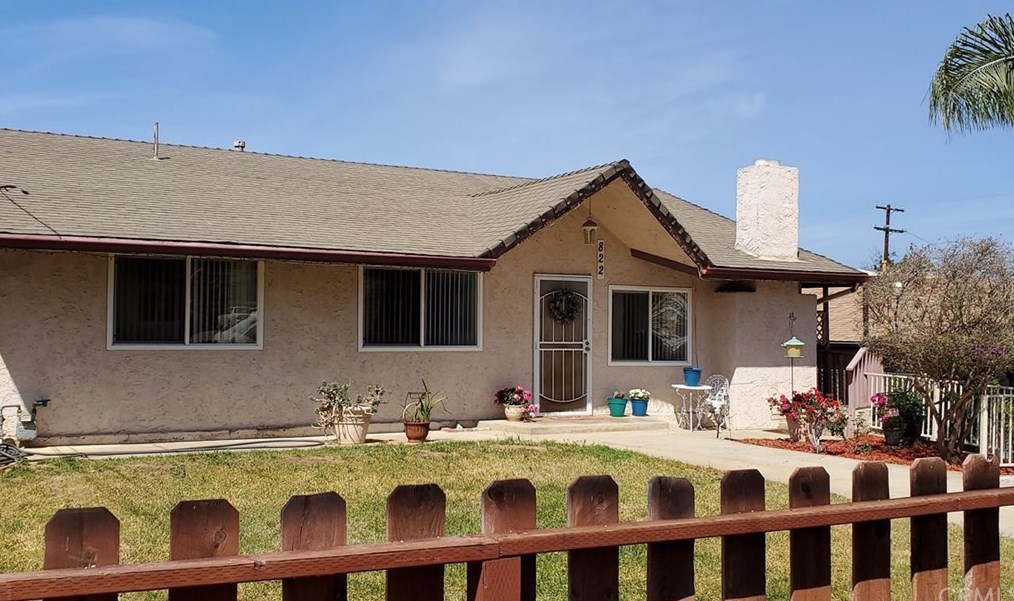 822 Iowa St, Fallbrook, CA 92028-1510