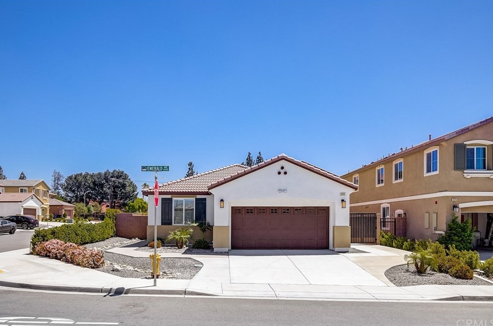 6981 Emerald Ave, Fontana, CA 92336