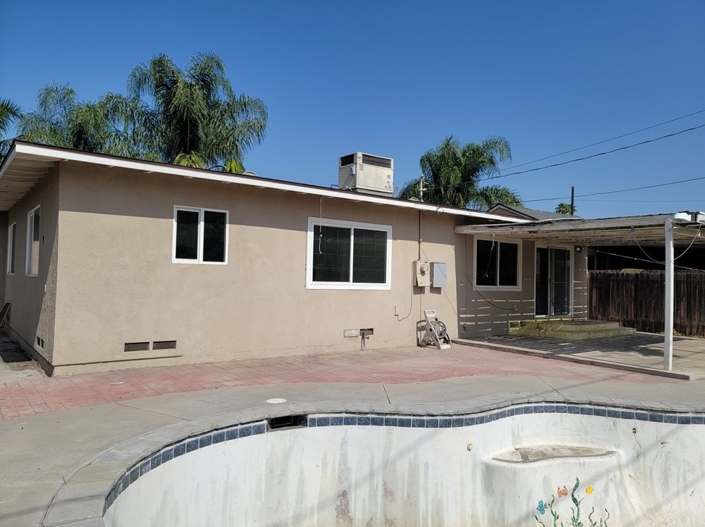1315 Pepper Tree Ln, San Bernardino CA  92404-5427 exterior