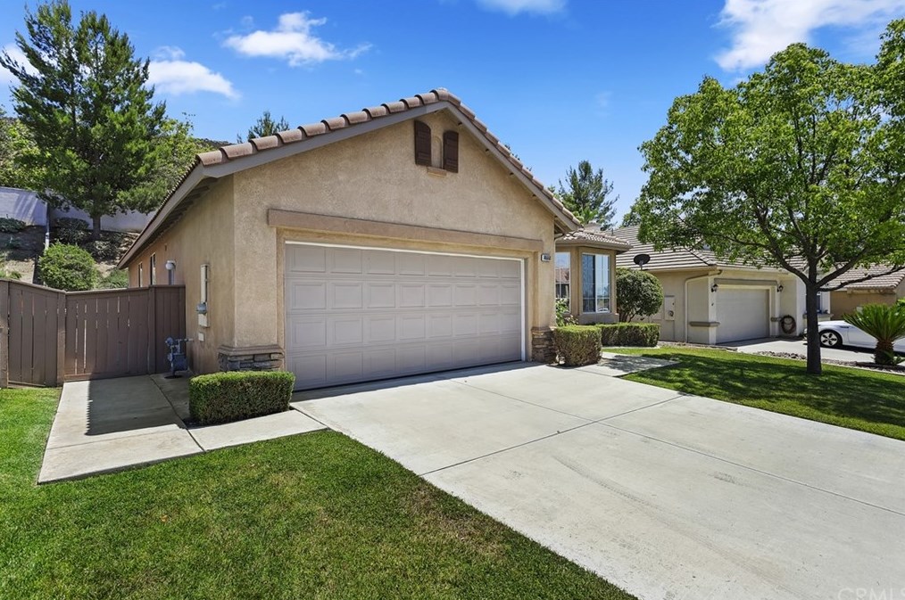 14668 Grandview Dr, Moreno Valley, CA 92555-7038