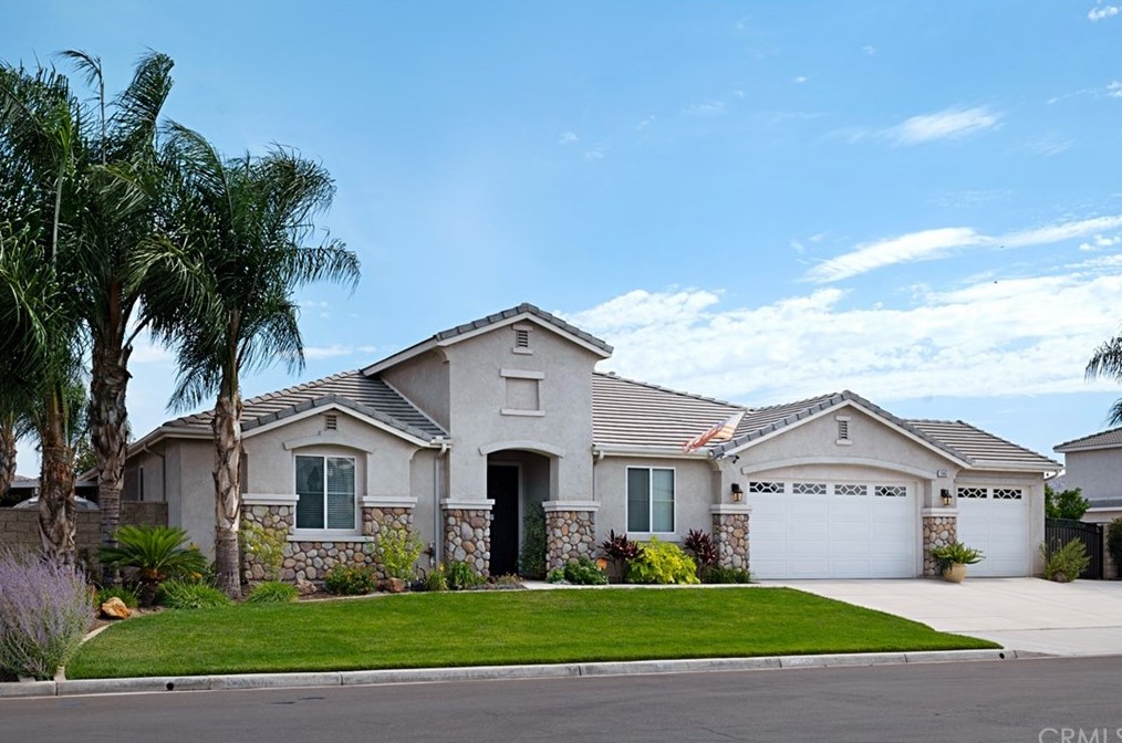 19461 Rocky Summit Dr, Perris, CA 92570