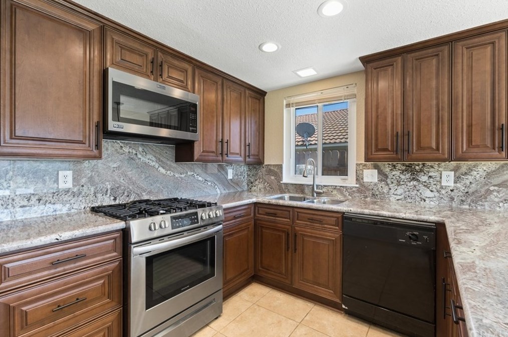 11189 Fernview Pl, Moreno Valley, CA 92557-5112