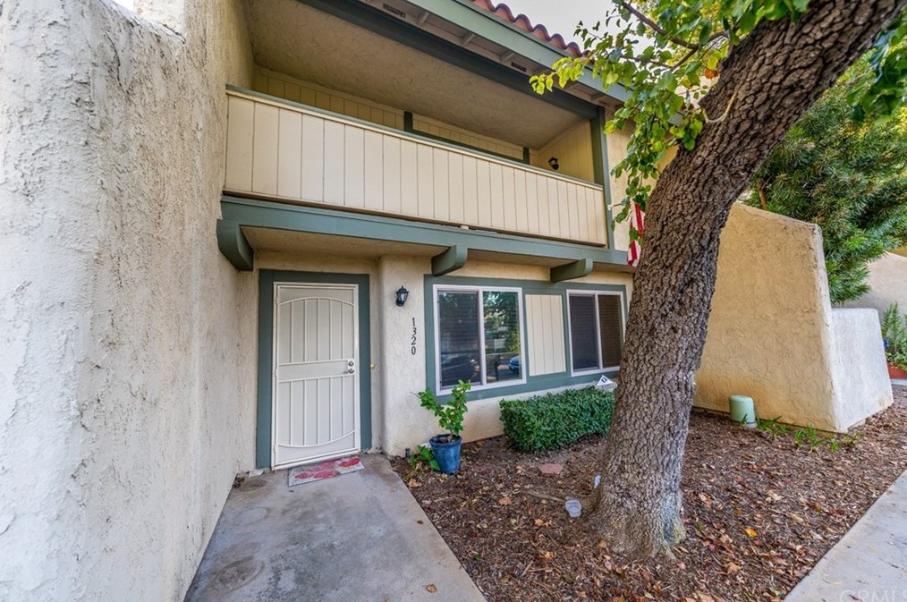 1320 Camelot Dr, Corona, CA 92882-4721