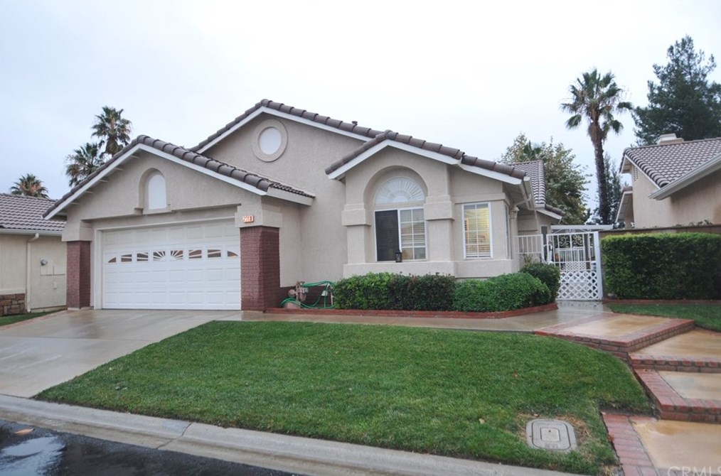 2918 Summer Set Cir, Banning, CA 92220-3728