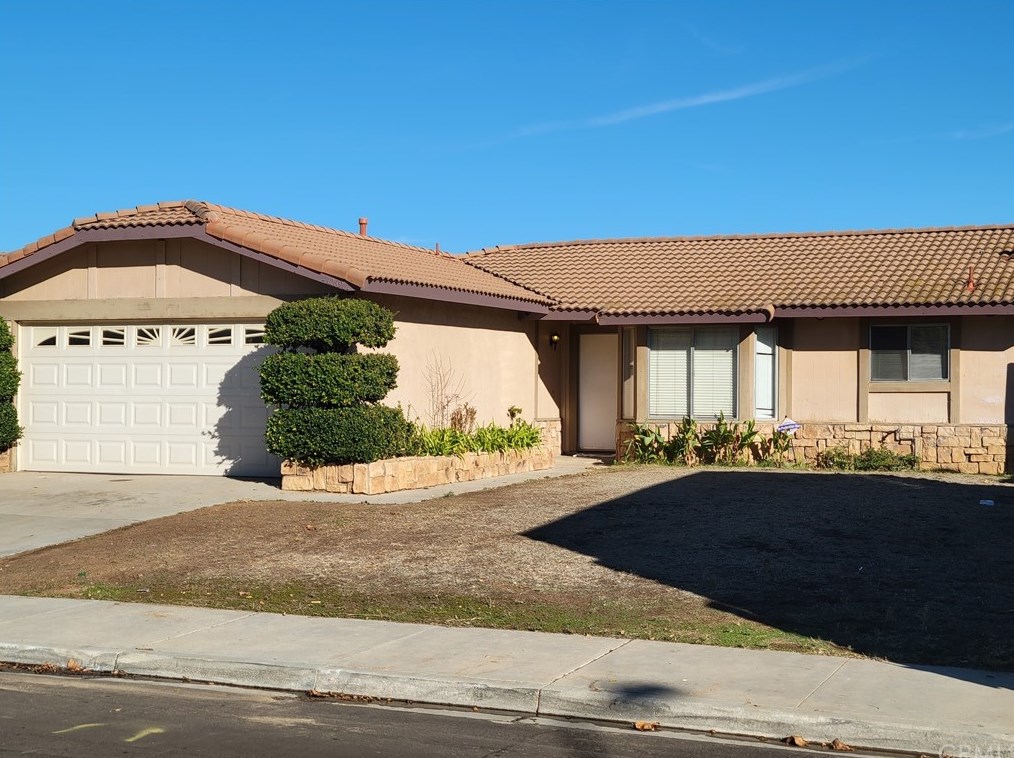 12698 Shadybend Dr, Moreno Valley, CA 92553-5905