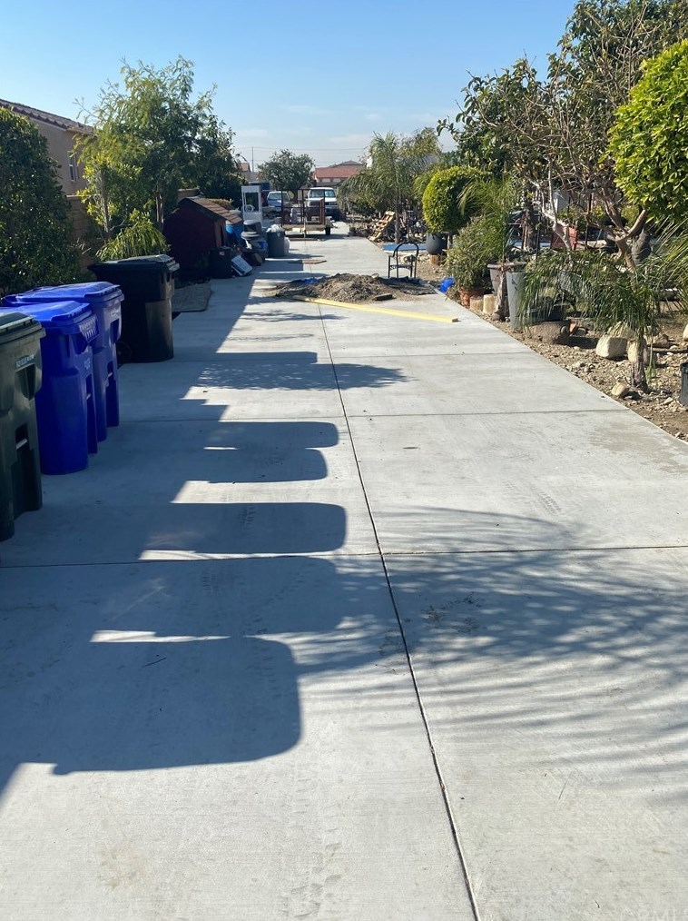 7076 Oleander Ave, Fontana, CA 92336