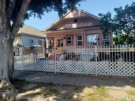 1153 54th St, Los Angeles, CA 90011-4709