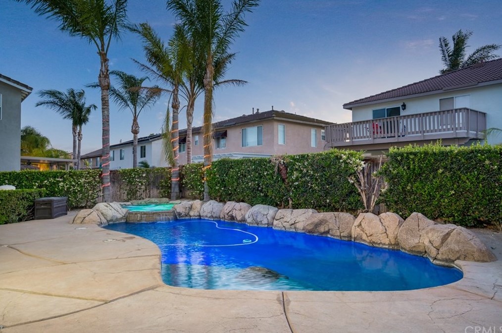 5743 Carolinas Ln, Corona, CA 92880-7273