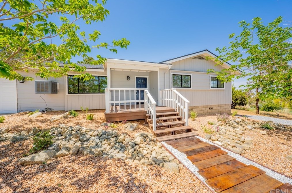 9846 Mountain Rd, Pinon Hills, CA 92372