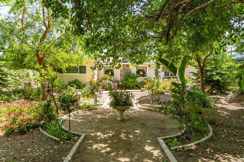 1002 Ontario Ave, Corona, CA 92882-5812
