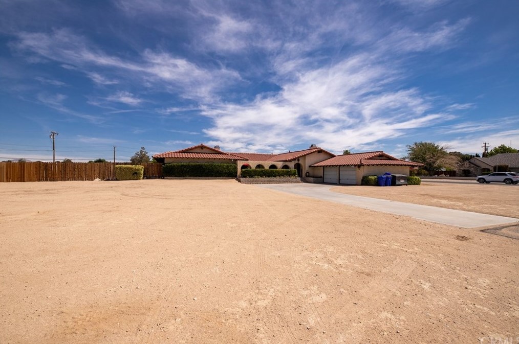 19678 Red Feather Rd, Apple Valley, CA