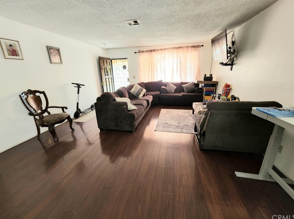 13953 La Rue St, San Fernando, CA 91340-3842