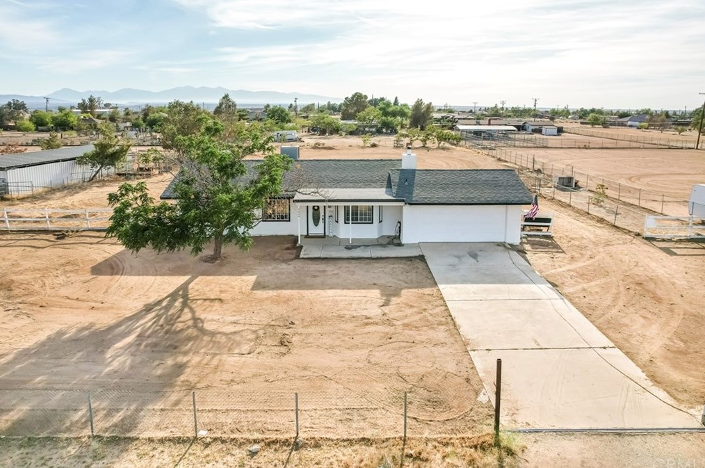 9424 Mesquite St, Apple Valley, CA 92308-8644