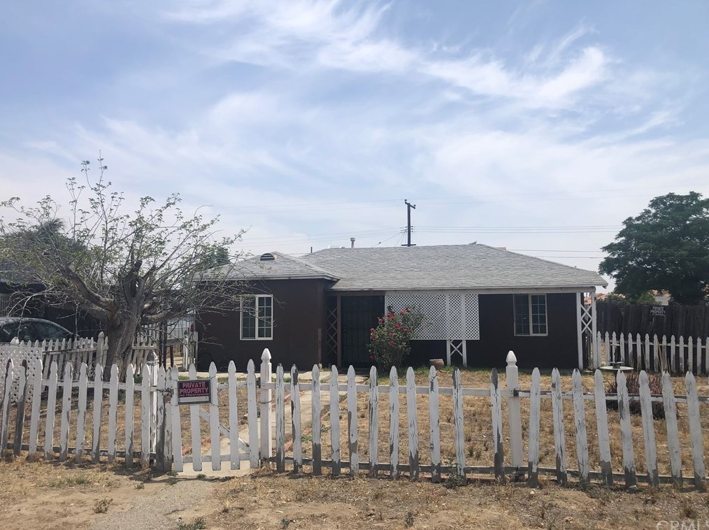 8591 Dumond Dr, Fontana, CA 92335-4111