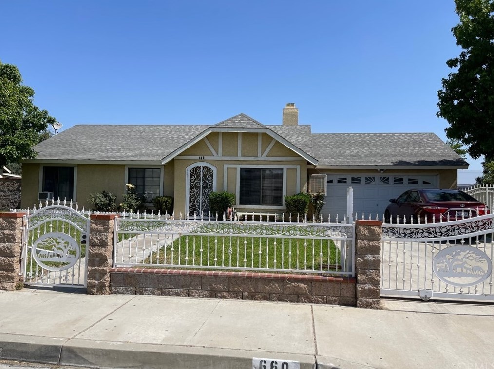 660 Holladay Pl, Rialto, CA 92376