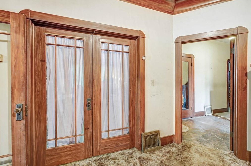 1255 N La Cadena Dr, Colton, CA 92324