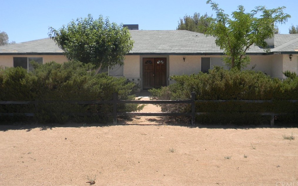 14425 Pioneer Rd, Apple Valley, CA 92307-4101