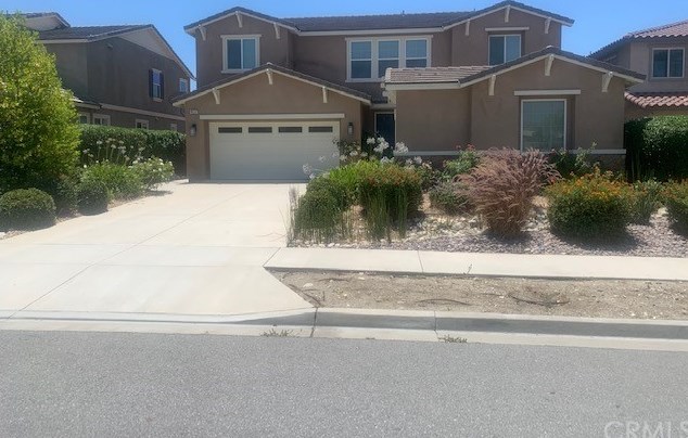 16237 Carmine St, Fontana, CA 92336-1481