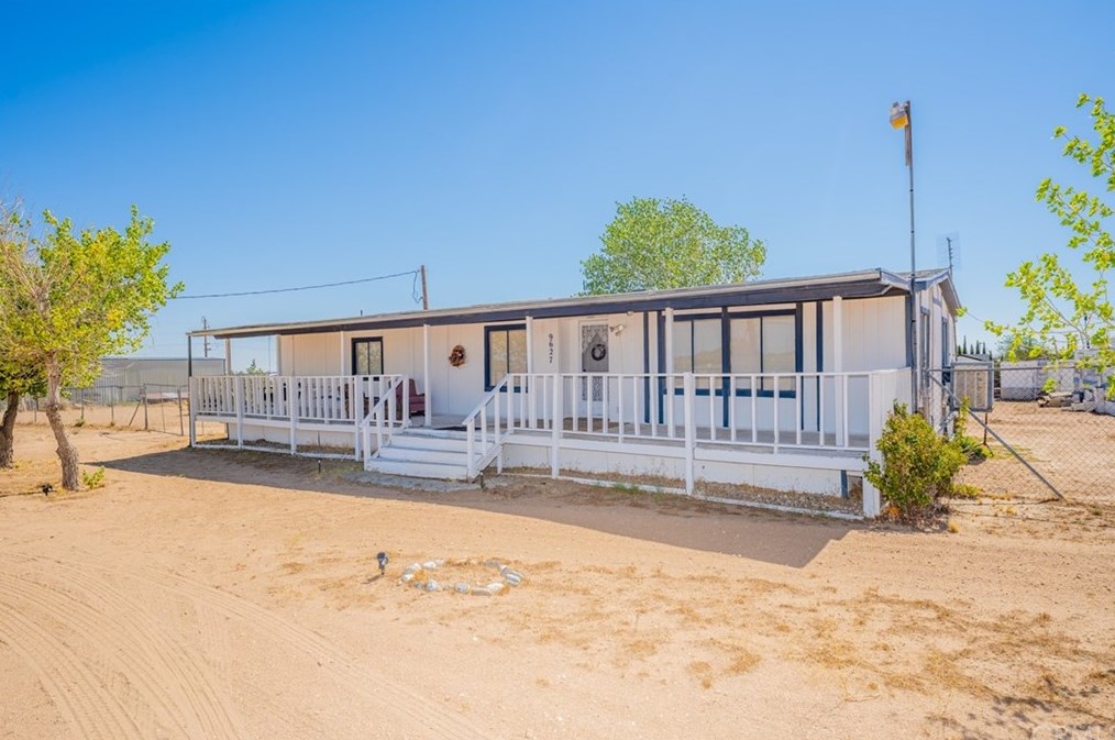 9627 Eaby Rd, Phelan, CA 92371