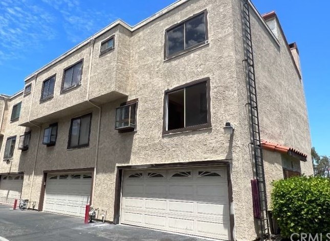825 Raymond St, Compton, CA 90220-4460
