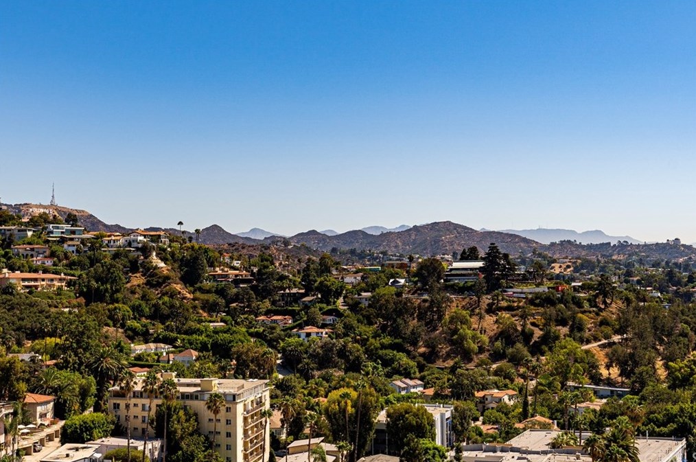 7250 Franklin Ave, Los Angeles CA  90046-3049 exterior