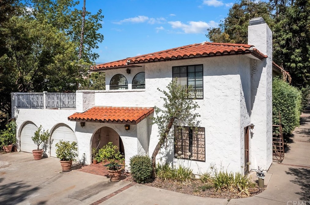 7498 Church St, Highland, CA 92346-3910
