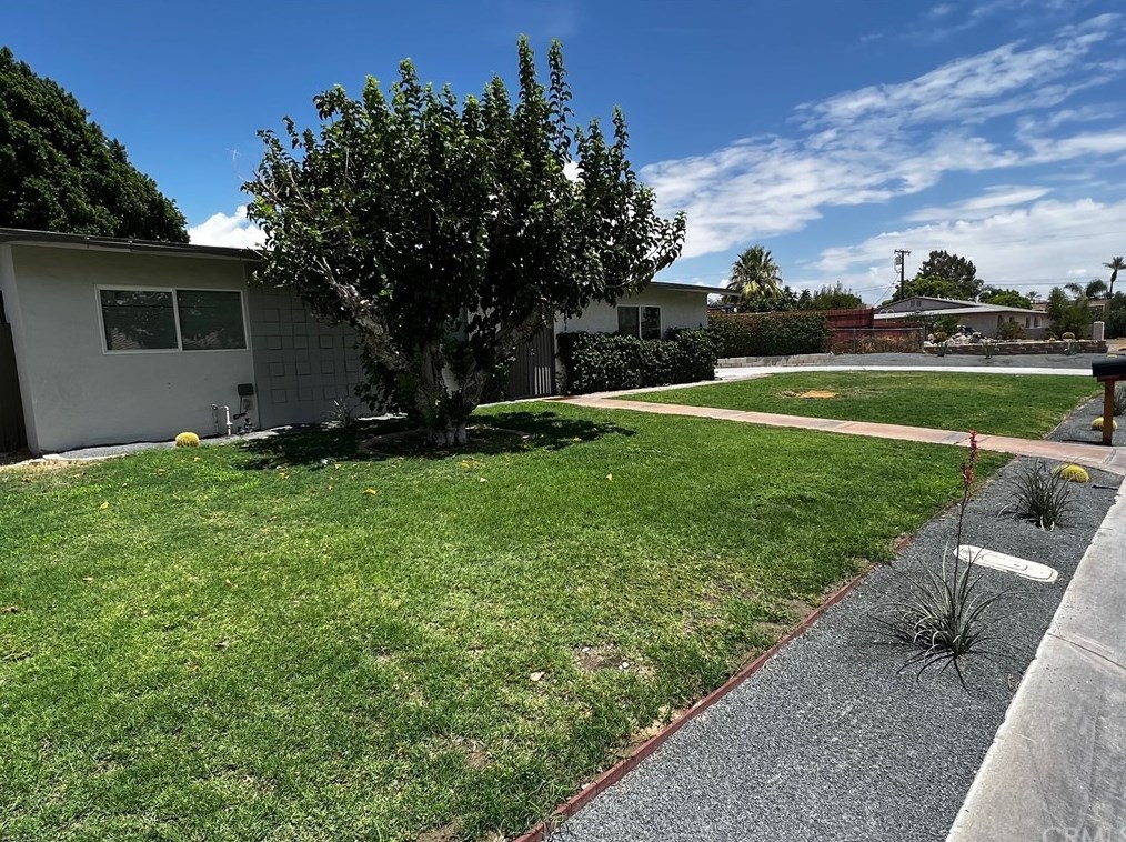 74898 Leslie Ave, Palm Desert, CA 92260-2033