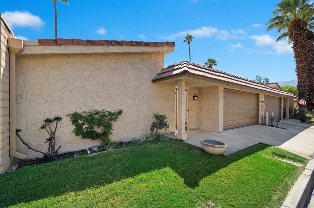68741 Calle Espejo, Cathedral City CA  92234-7105 exterior