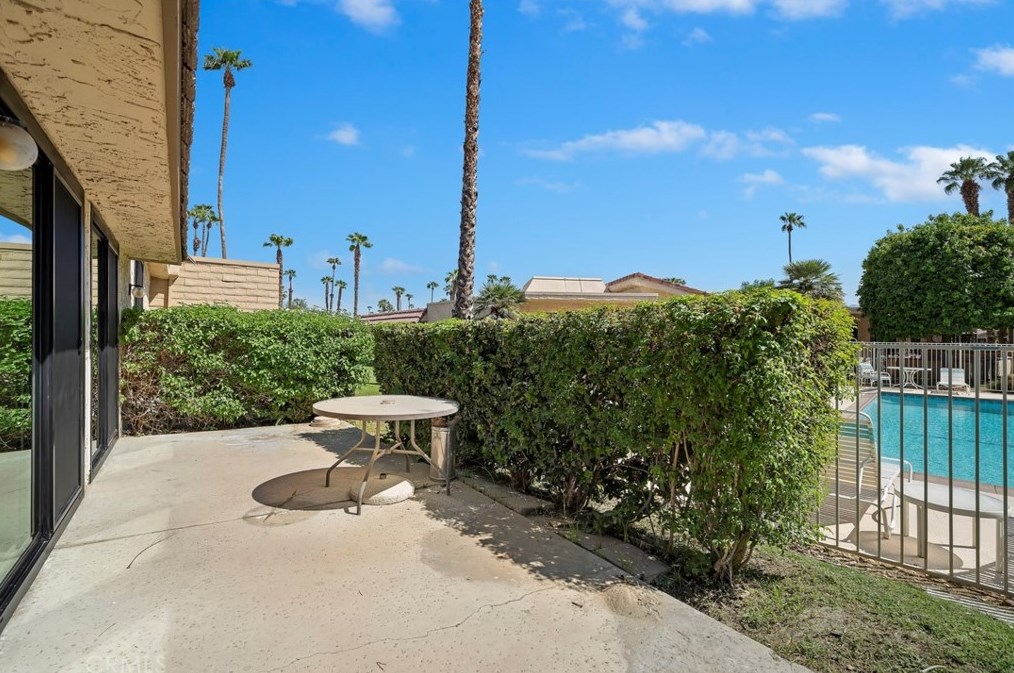 68741 Calle Espejo, Cathedral City CA  92234-7105 exterior