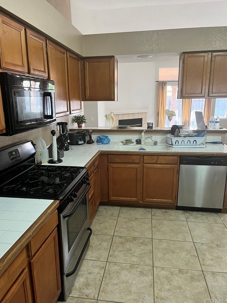 11371 Winery Dr, Fontana, CA 92337-2746