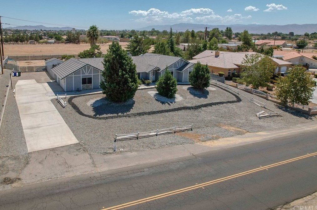 14577 Riverside Dr, Apple Valley, CA 92307-4818