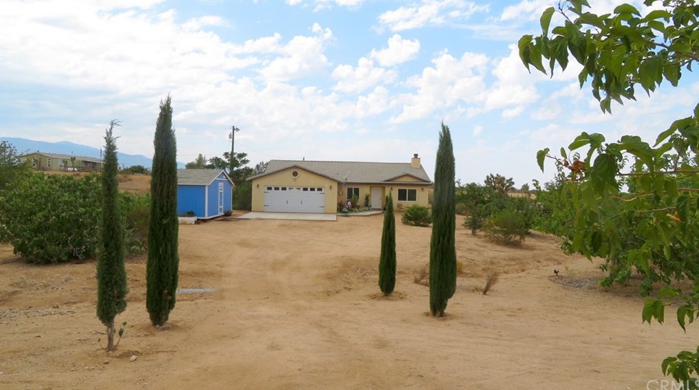11774 Smith Rd, Phelan, CA 92371-7436