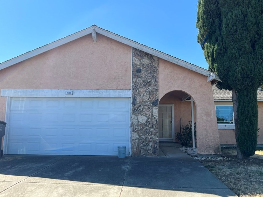 901 Trumpeter Ct, Suisun City, CA 94585-2923