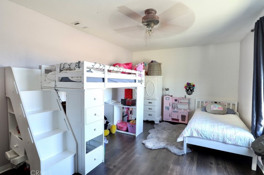 11960 10th Ave, Hesperia CA  92345-1736 exterior