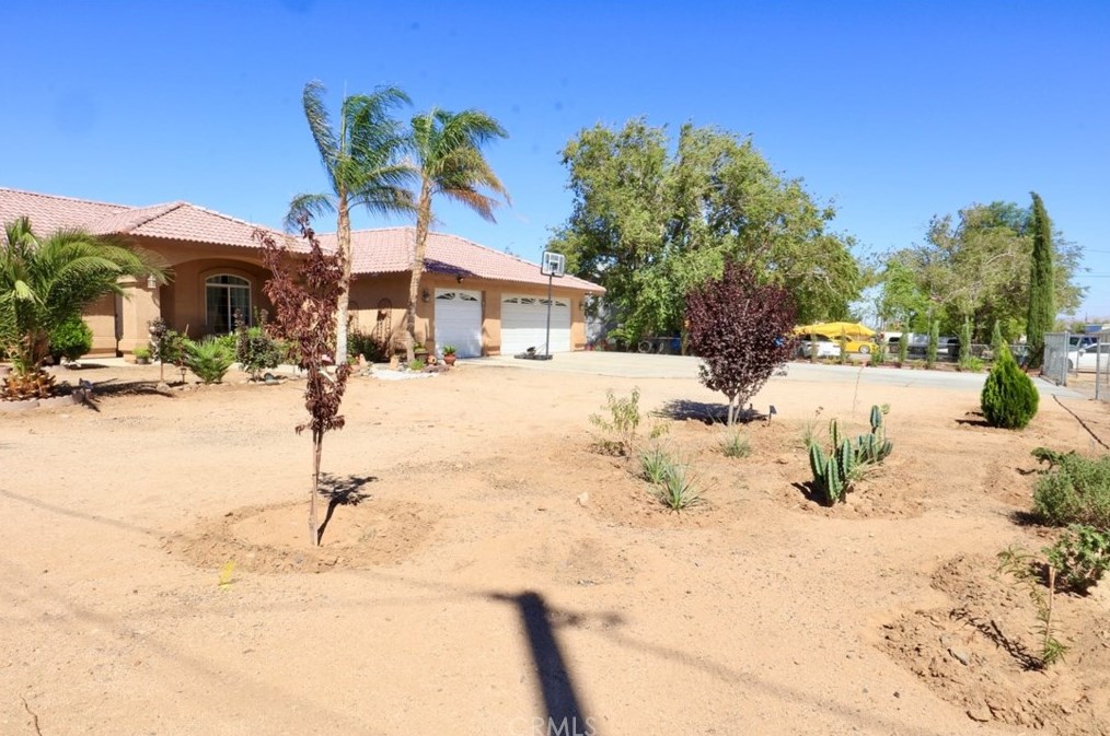 11960 10th Ave, Hesperia, CA 92345-1736