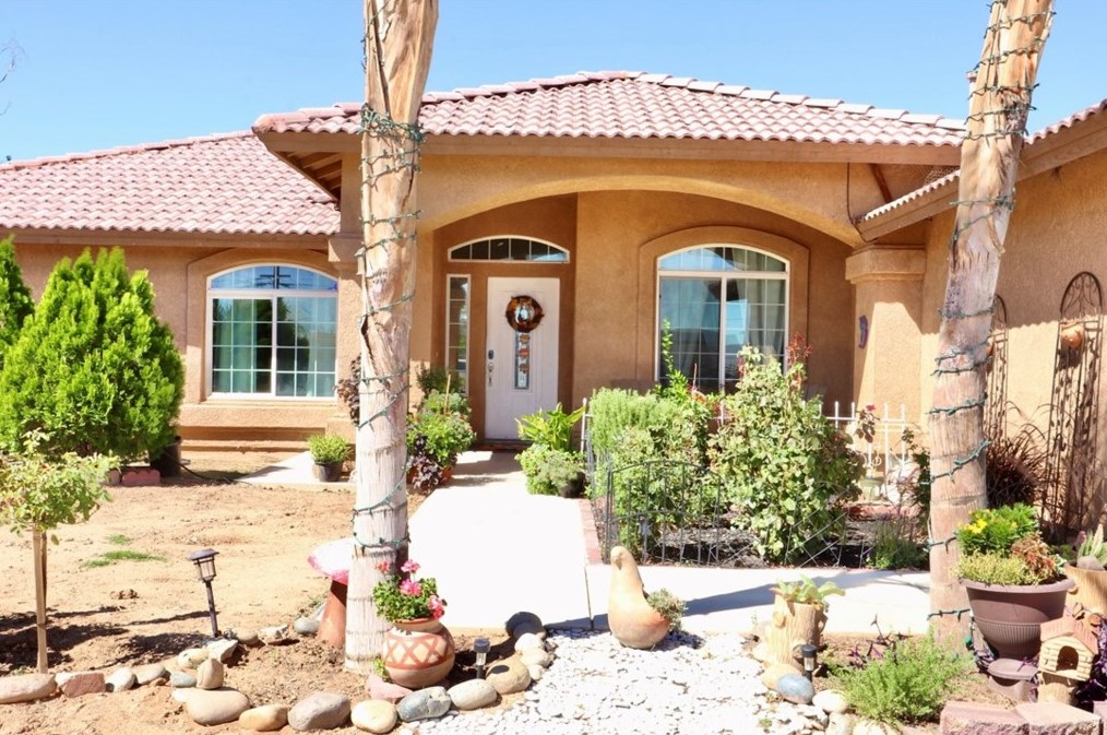 11960 10th Ave, Hesperia CA  92345-1736 exterior