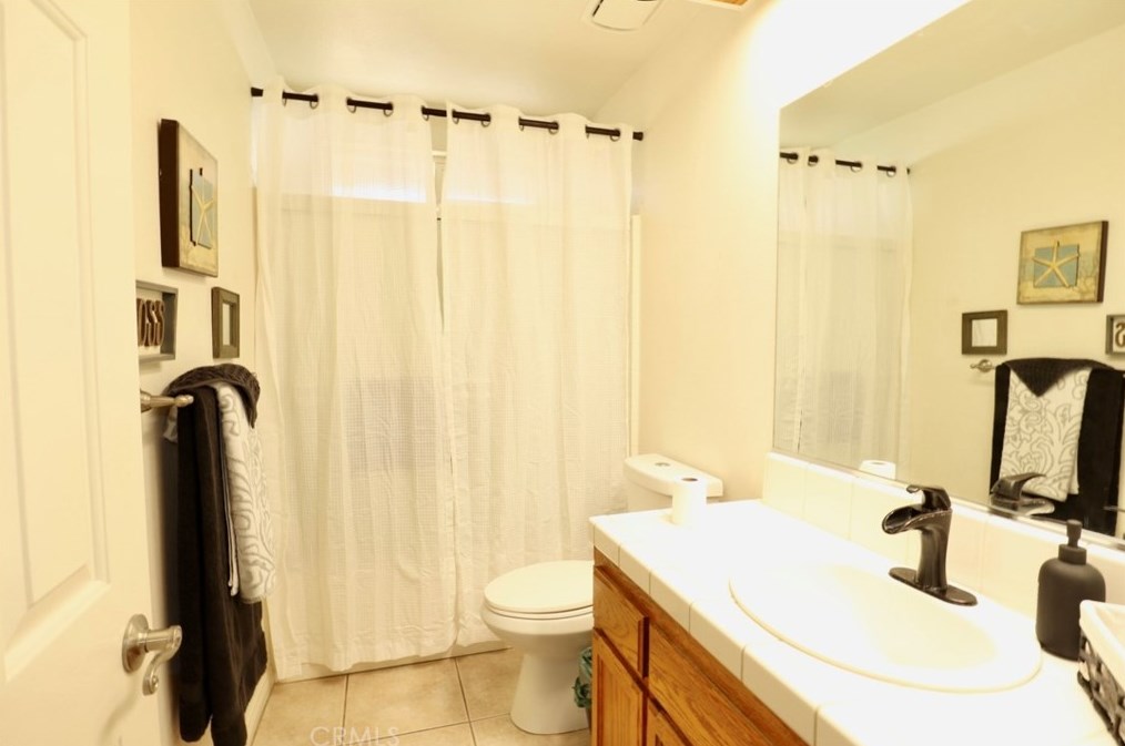 11960 10th Ave, Hesperia CA  92345-1736 exterior