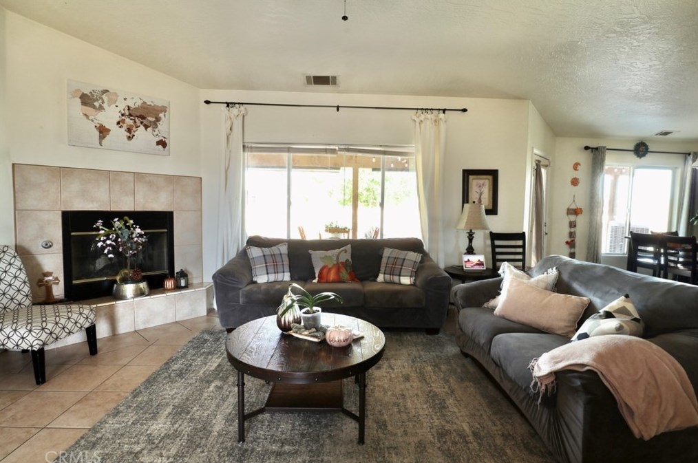 11960 10th Ave, Hesperia CA  92345-1736 exterior