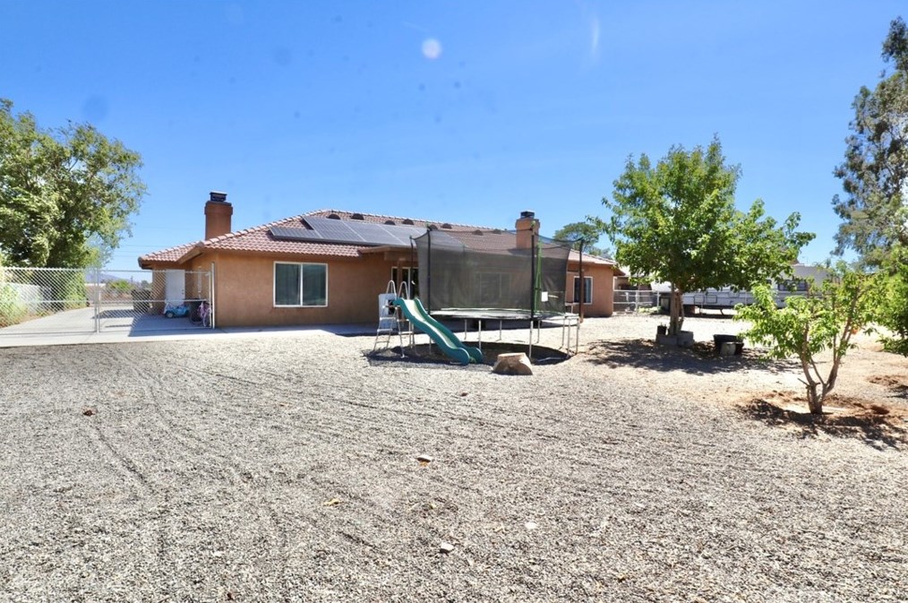 11960 10th Ave, Hesperia CA  92345-1736 exterior